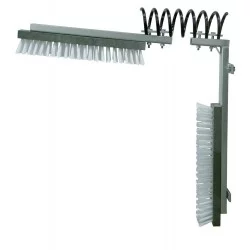 ORIENTABLE LIVESTOCK BRUSH