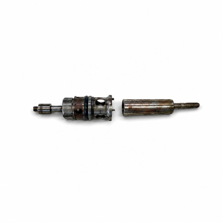 Control valve for massey ferguson 1681789m91